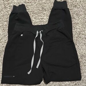 Women’s size small FIGS high waisted Zamora black jogger pants.